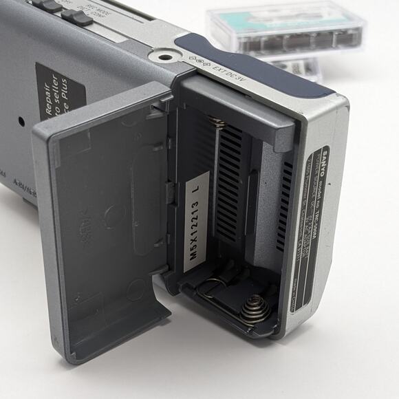 SANYO TRC-590M Microcassette Voice Activated Recorder Dictaphone w/Tapes TESTED - Picture 9 of 11